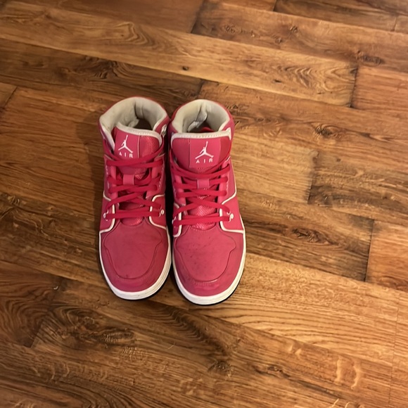 LIMITED EDITION VALENTINES DAY SNEAKERS 💕 - Picture 3 of 3